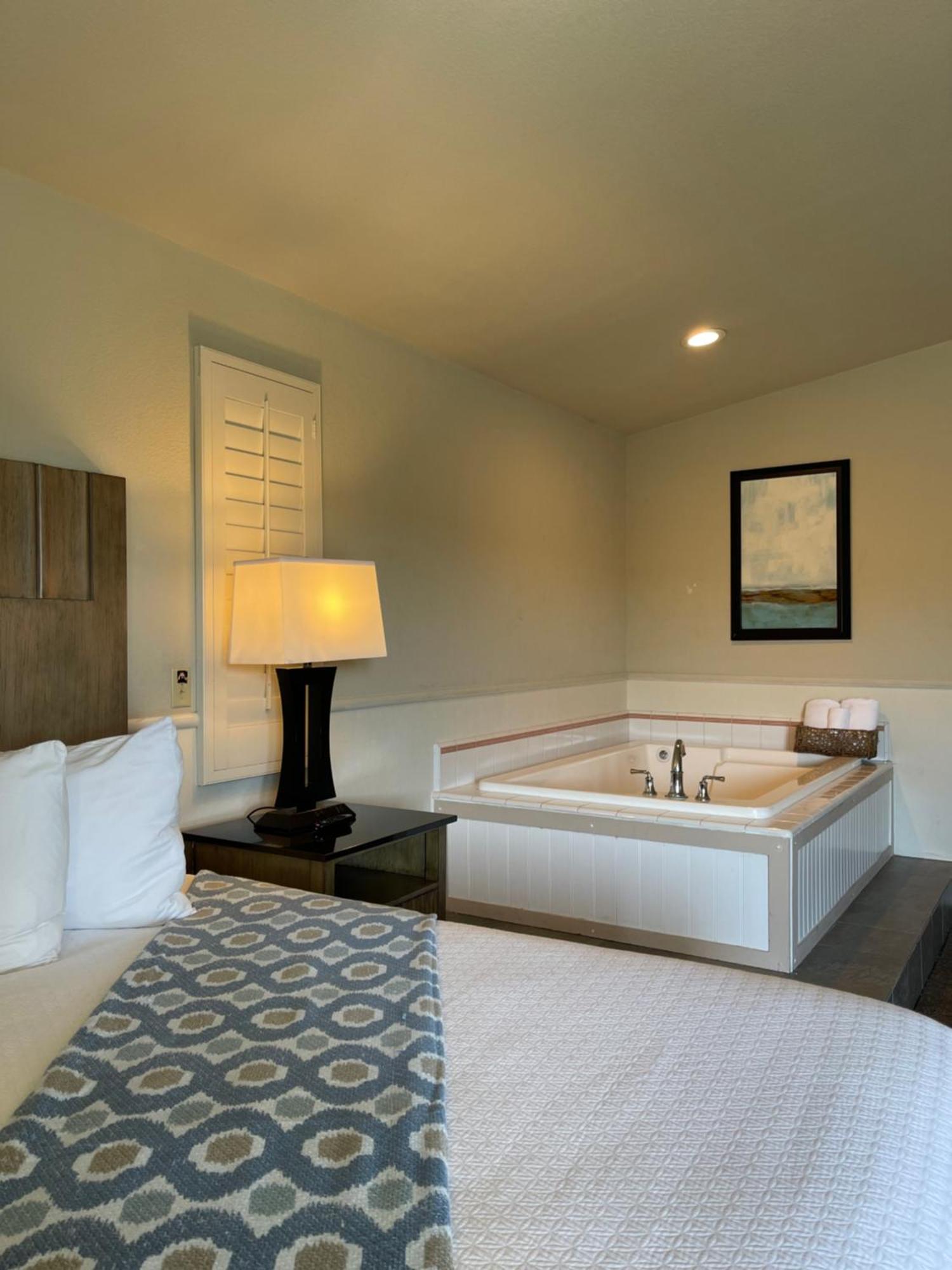 Cambria Landing Inn And Suites Ngoại thất bức ảnh