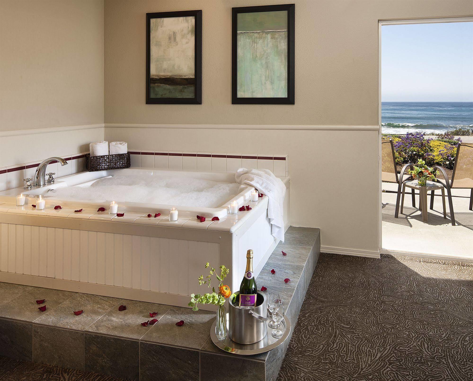 Cambria Landing Inn And Suites Ngoại thất bức ảnh