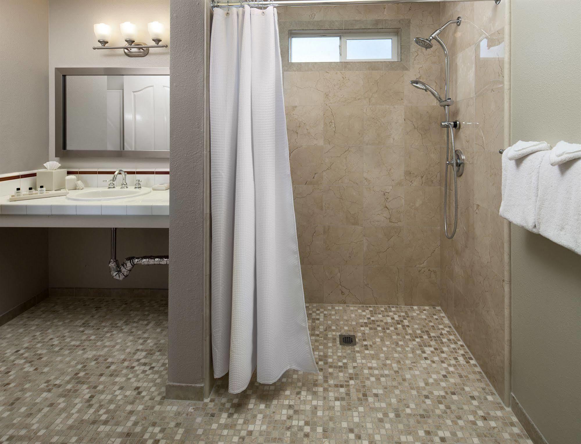 Cambria Landing Inn And Suites Ngoại thất bức ảnh